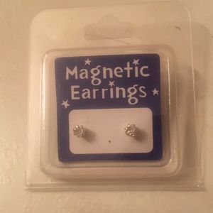 💎 MAGNETIC EARRINGS 💎  NWT